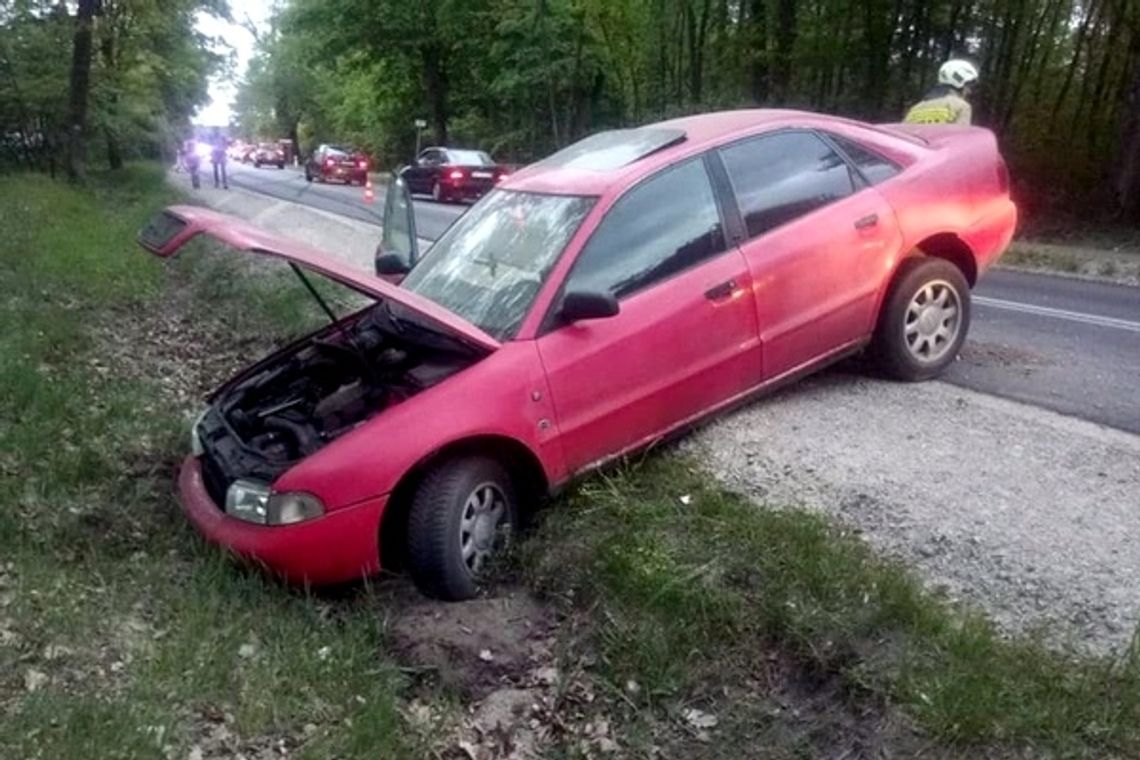 Pędził 150 km/h, bo pokłócił się z żoną. Razem z dziećmi wpadli do rowu