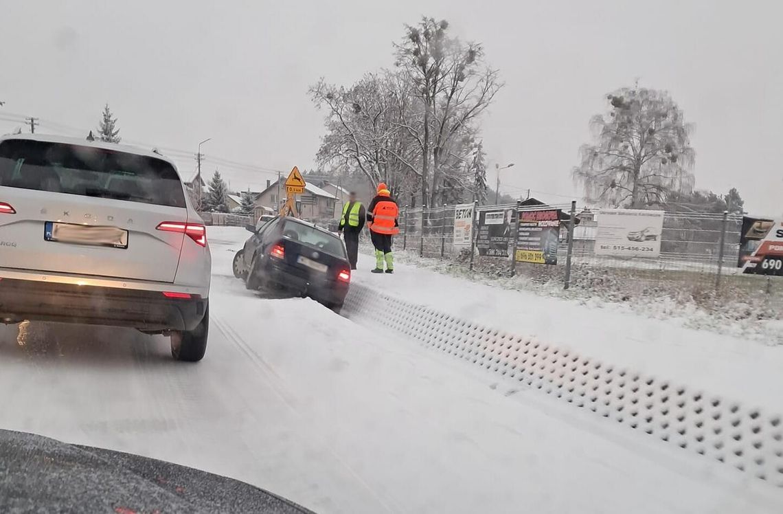 Pierwszy śnieg tej jesieni. Ślisko na drogach