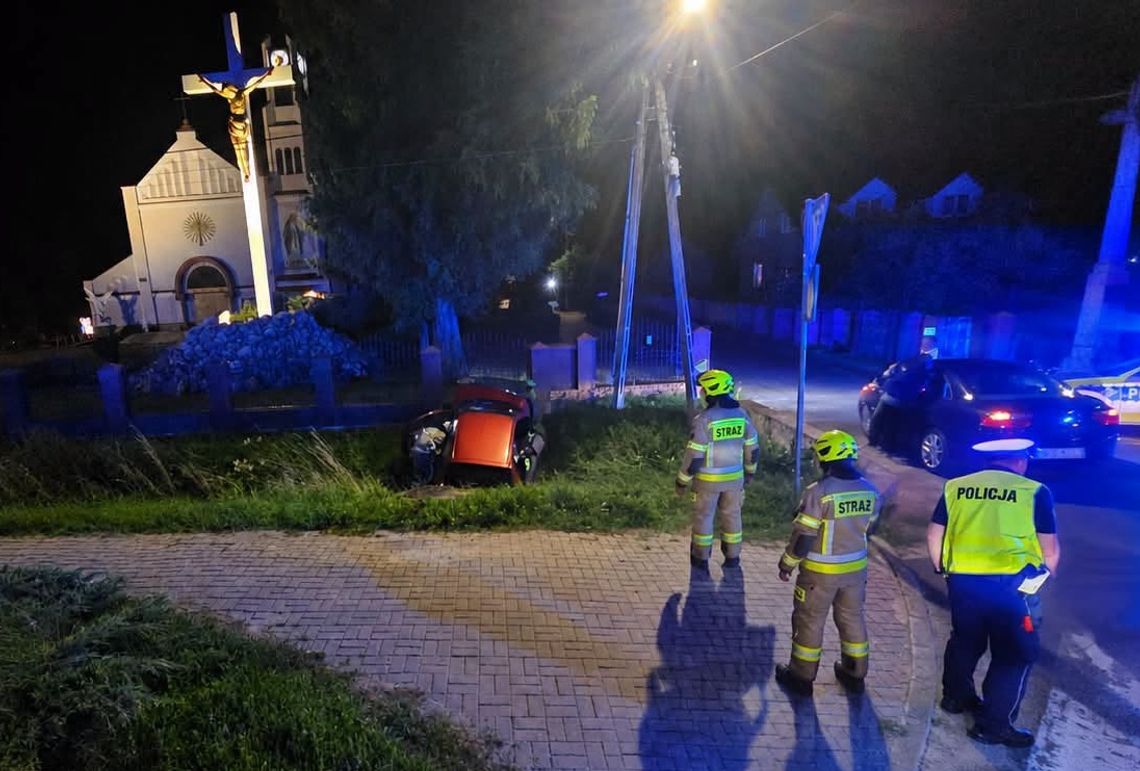 Pijana kierująca uderzyła w ogrodzenie kościoła. Trafiła do szpitala Pijana kierująca uderzyła w ogrodzenie kościoła. Trafiła do szpitala