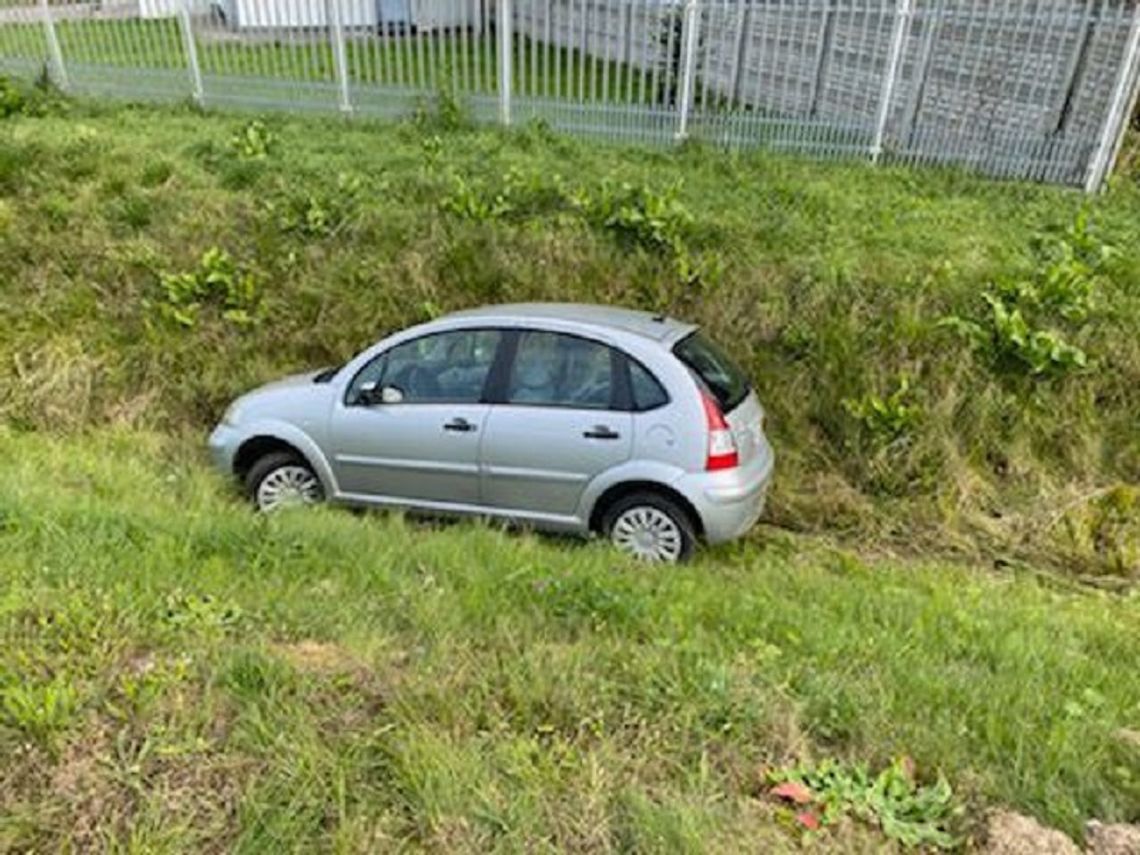 Pijany zakończył jazdę w rowie. Zatrzymał go policjant