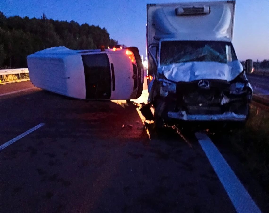 Pił w trakcie jazdy. Spowodował wypadek na S17