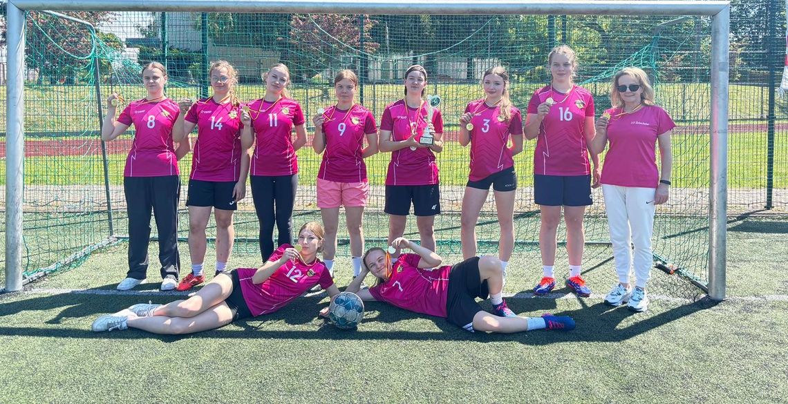 Piłkarki z Żelechowa najlepsze w powiecie