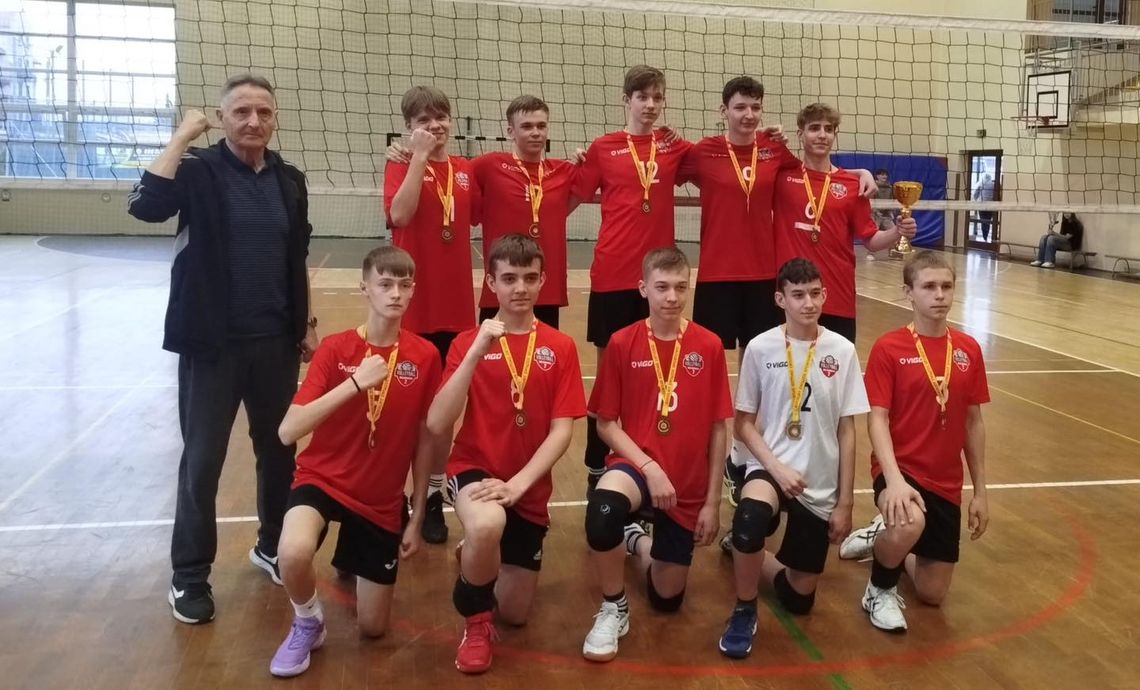 Podwójny triumf siatkarskiej młodzieży z powiatu garwolińskiego Podwójny triumf siatkarskiej młodzieży z powiatu garwolińskiego