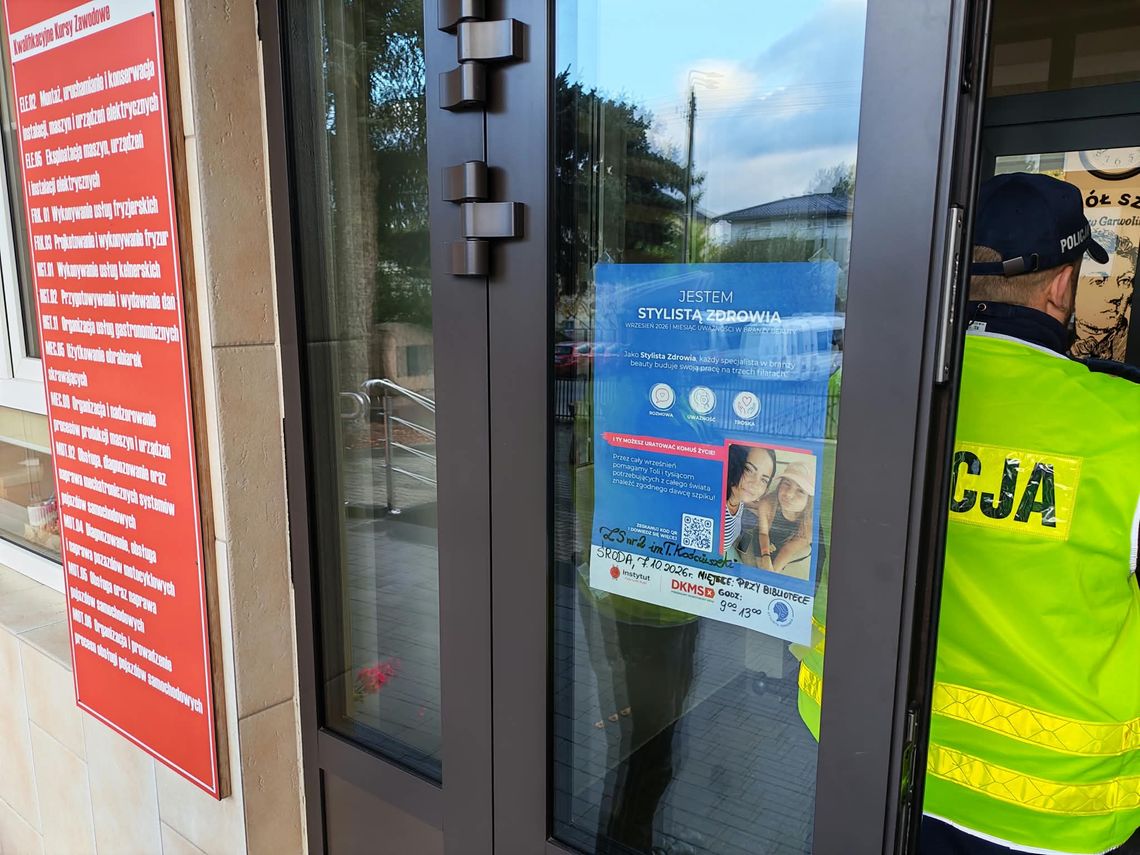 Policja zwiększa nadzór przy szkołach na Mazowszu. Możliwe kontrole plecaków uczniów Policja zwiększa nadzór przy szkołach na Mazowszu. Możliwe kontrole plecaków uczniów
