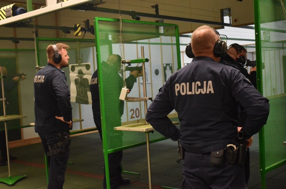 Policjanci doskonalili umiejętności strzeleckie