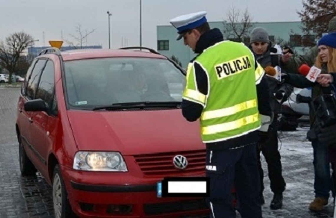 Policjanci sprawdzą światła w twoim aucie