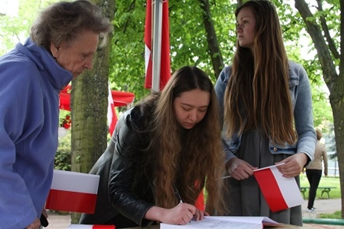 Polska! Biało-czerwoni! jak świętujemy Dzień Flagi?