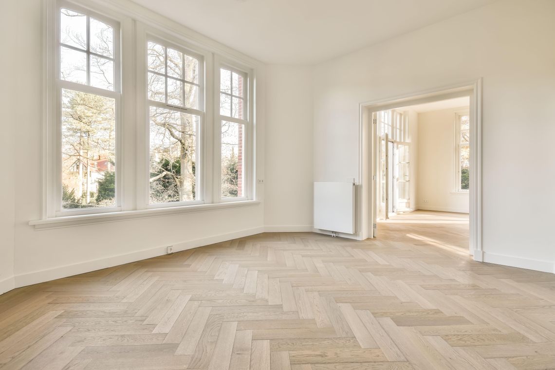 Poradnik: Jak wybrać i zamontować podłogi Quick Step w Warszawie