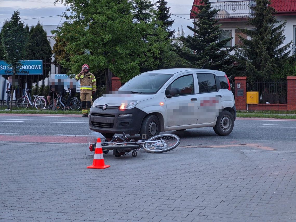 Potrącenie rowerzystki i kolizja w jednym miejscu