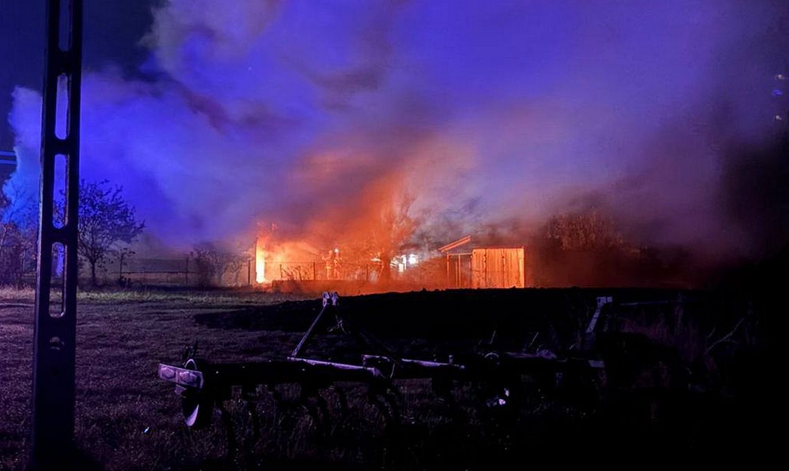 Pożar pustostanu w gm. Trojanów