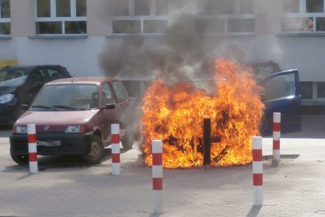 Pożar seata pod przychodnią