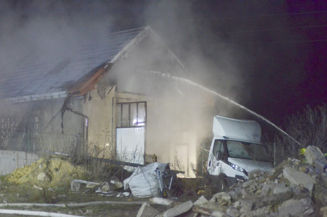 Pożar warsztatu pod Garwolinem. W środku ciężarówka