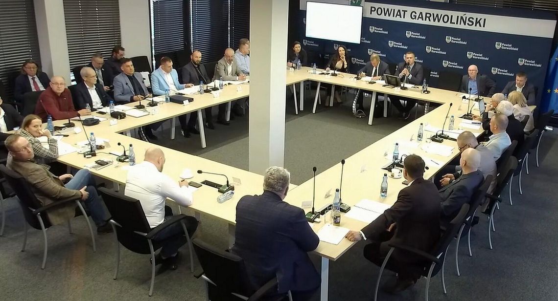 Prawie dwugodzinna przerwa podczas sesji powiatu