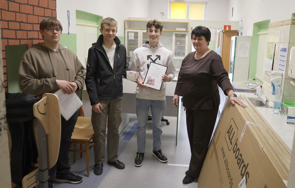 Projekt „Zobacz Inaczej” z kolejną inicjatywą. Uczniowie wsparli szpital w Garwolinie Projekt „Zobacz Inaczej” z kolejną inicjatywą. Uczniowie wsparli szpital w Garwolinie