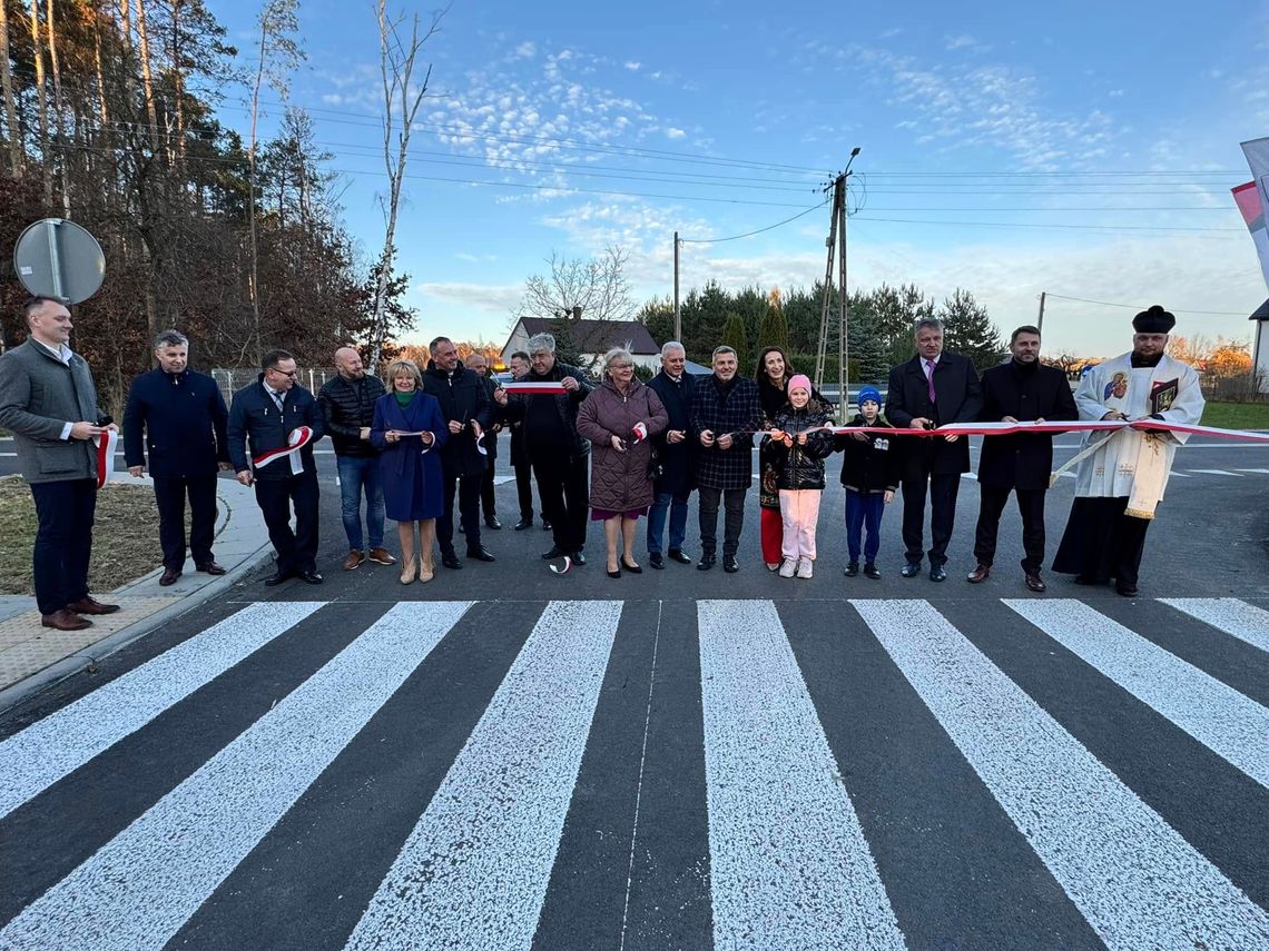 Przecięli wstęgi na wyremontowanych drogach powiatowych