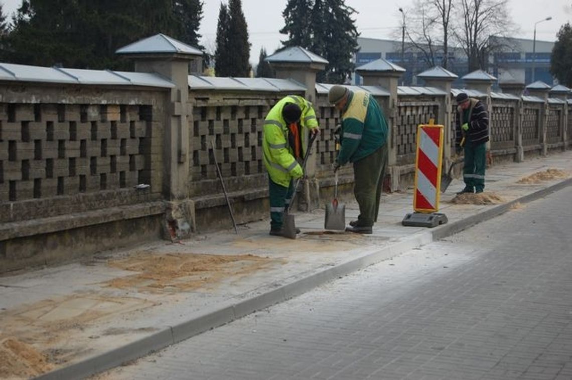 Przedświąteczny remont chodnika