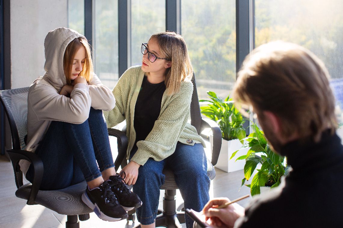 Psychoterapia dla młodzieży – jak pomóc młodym osobom radzić sobie z emocjami?