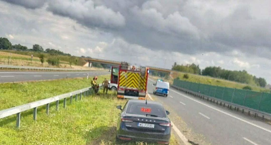 Renault wjechało w bariery na S17 Renault wjechało w bariery na S17