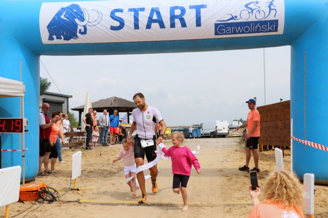 Robert Mrozek zwycięzcą X Triathlonu Garwolińskiego. Łukasz Biernacki na podium