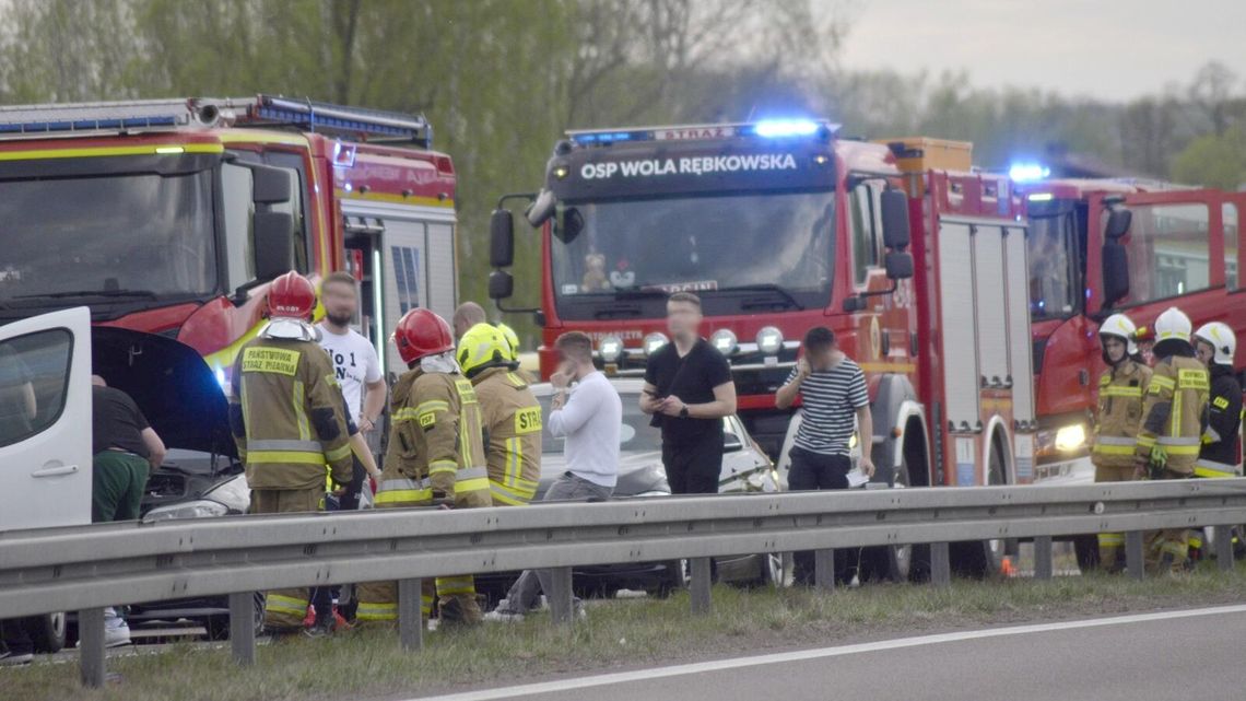 S17: Kolizja pięciu aut na obwodnicy Garwolina