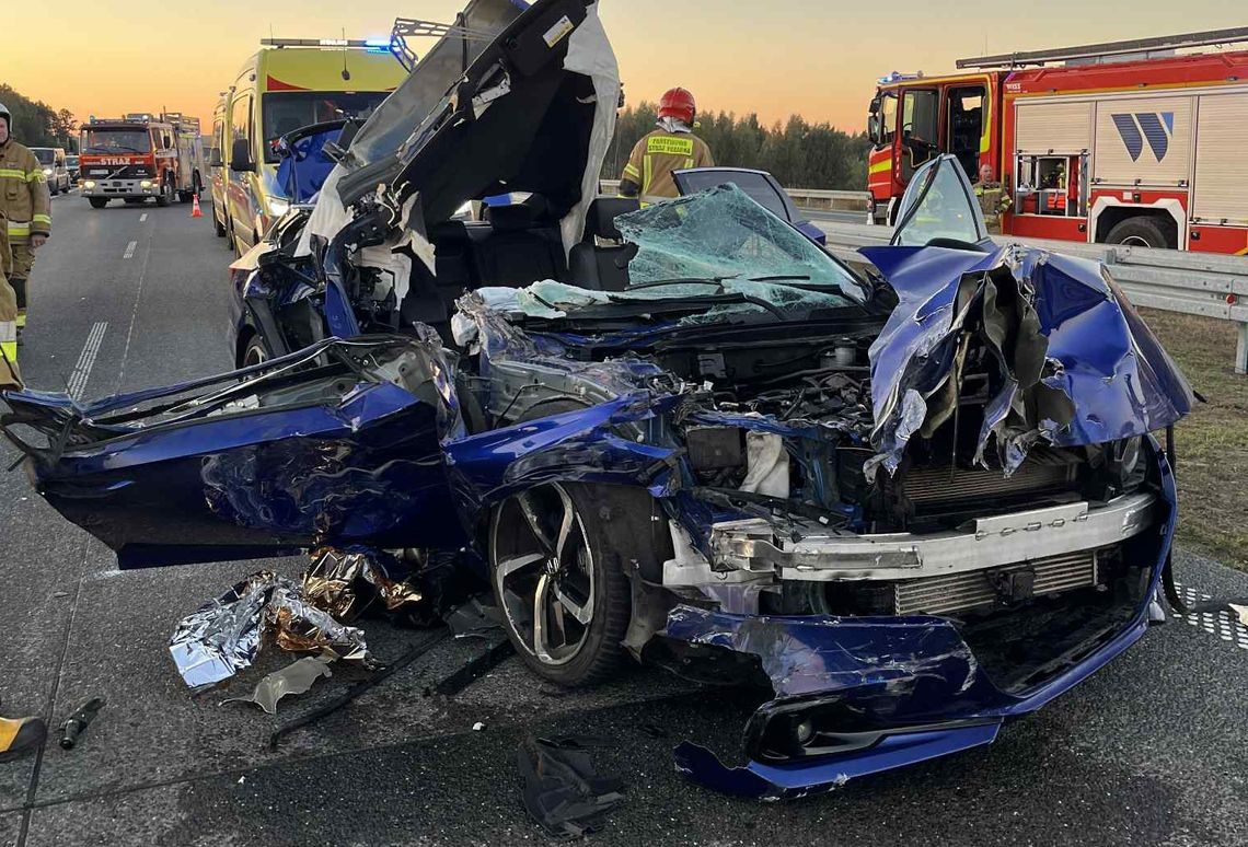 S17 zablokowana po zderzeniu Hondy z ciężarówką. Lądowało LPR