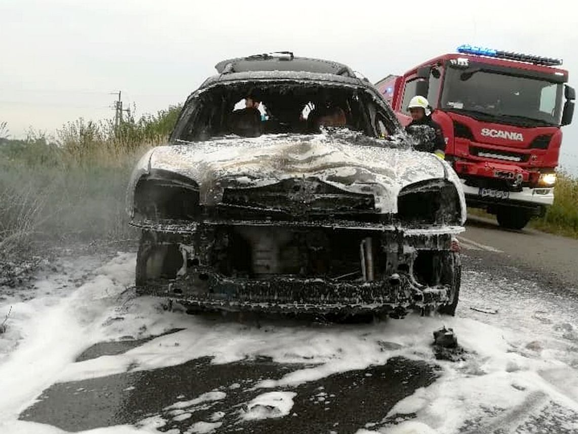 Samochód spalił się doszczętnie