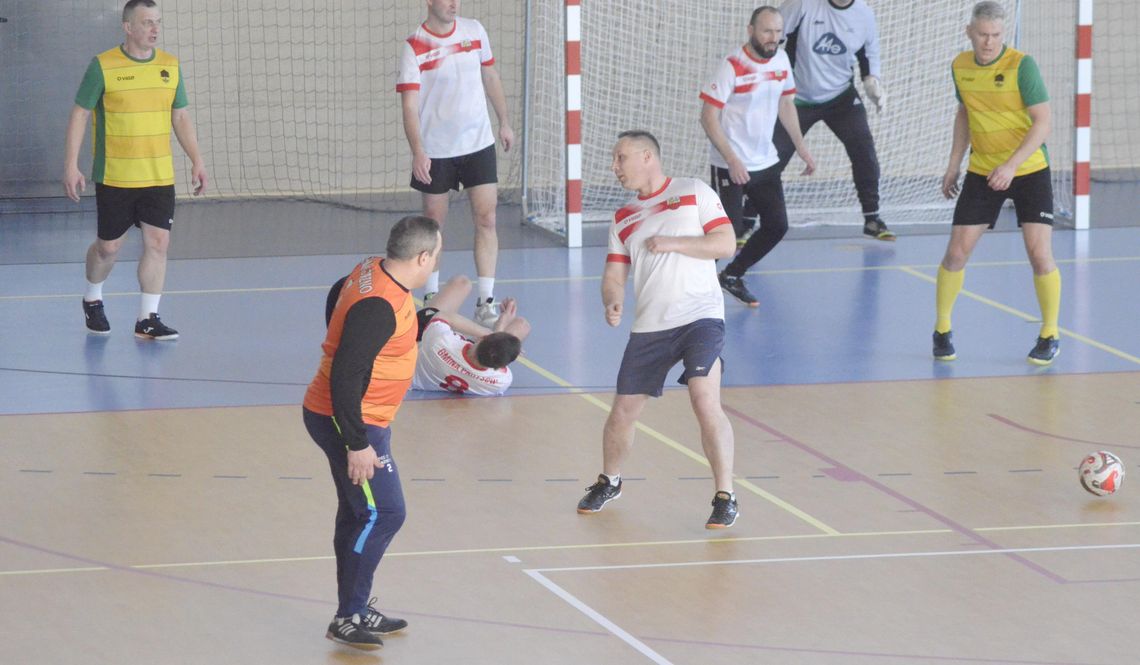 Samorządowcy z gminy Parysów najlepsi w futsalu Samorządowcy z gminy Parysów najlepsi w futsalu
