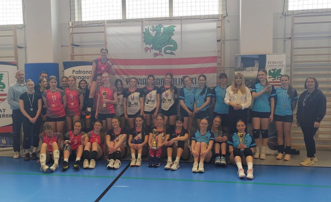 Siatkarskie zmagania dziewcząt. Złoto dla LO Garwolin