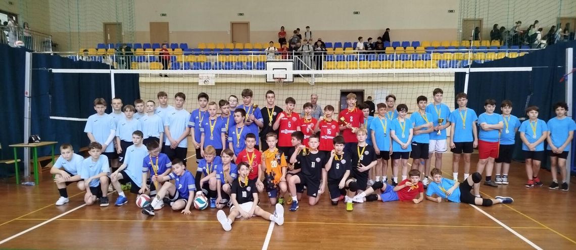 Siatkarze Dwójki mistrzami regionu