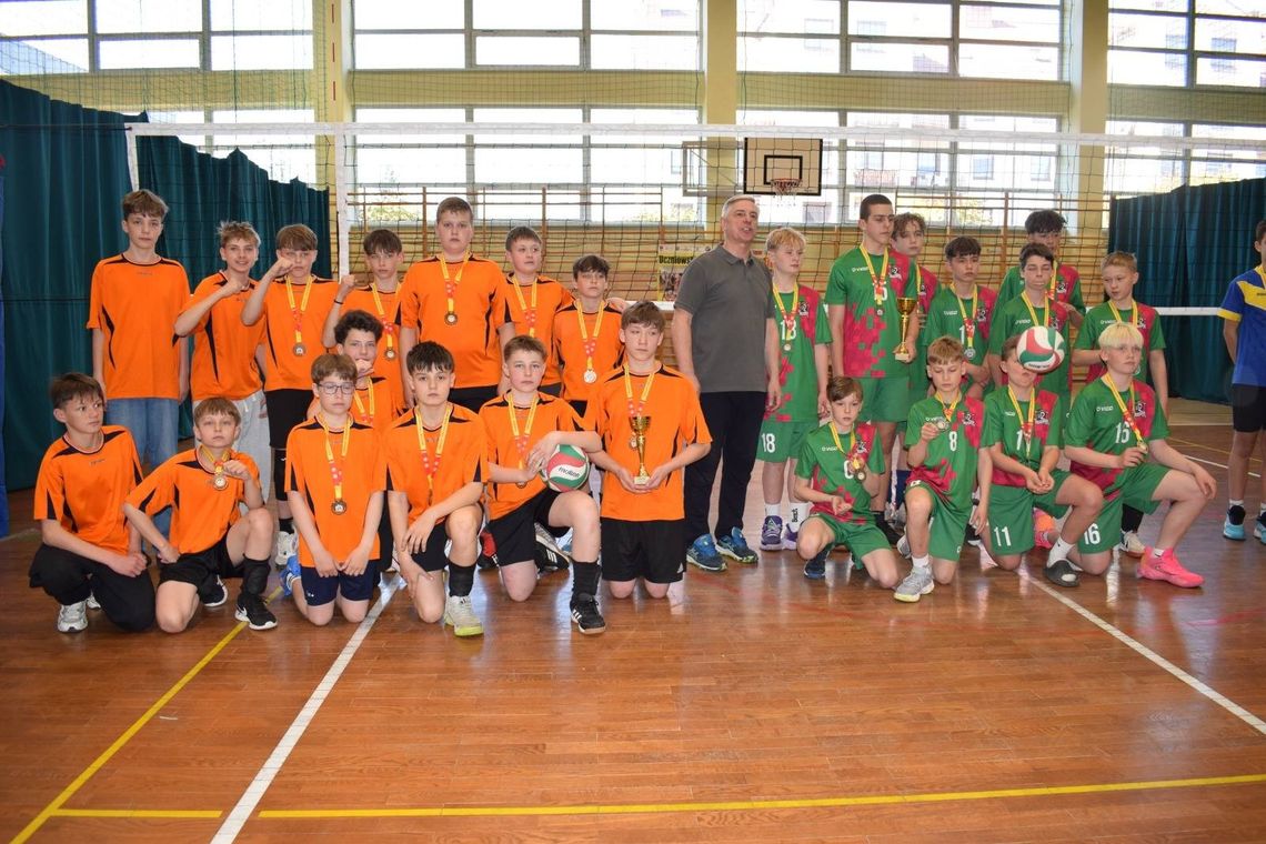 Siatkarze Dwójki wicemistrzami regionu. Górzno z brązem