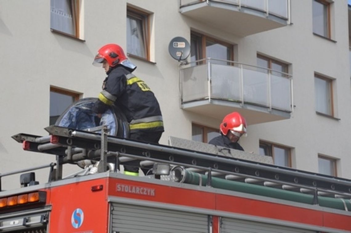 Siłą otworzyli drzwi. W środku potrzebująca kobieta