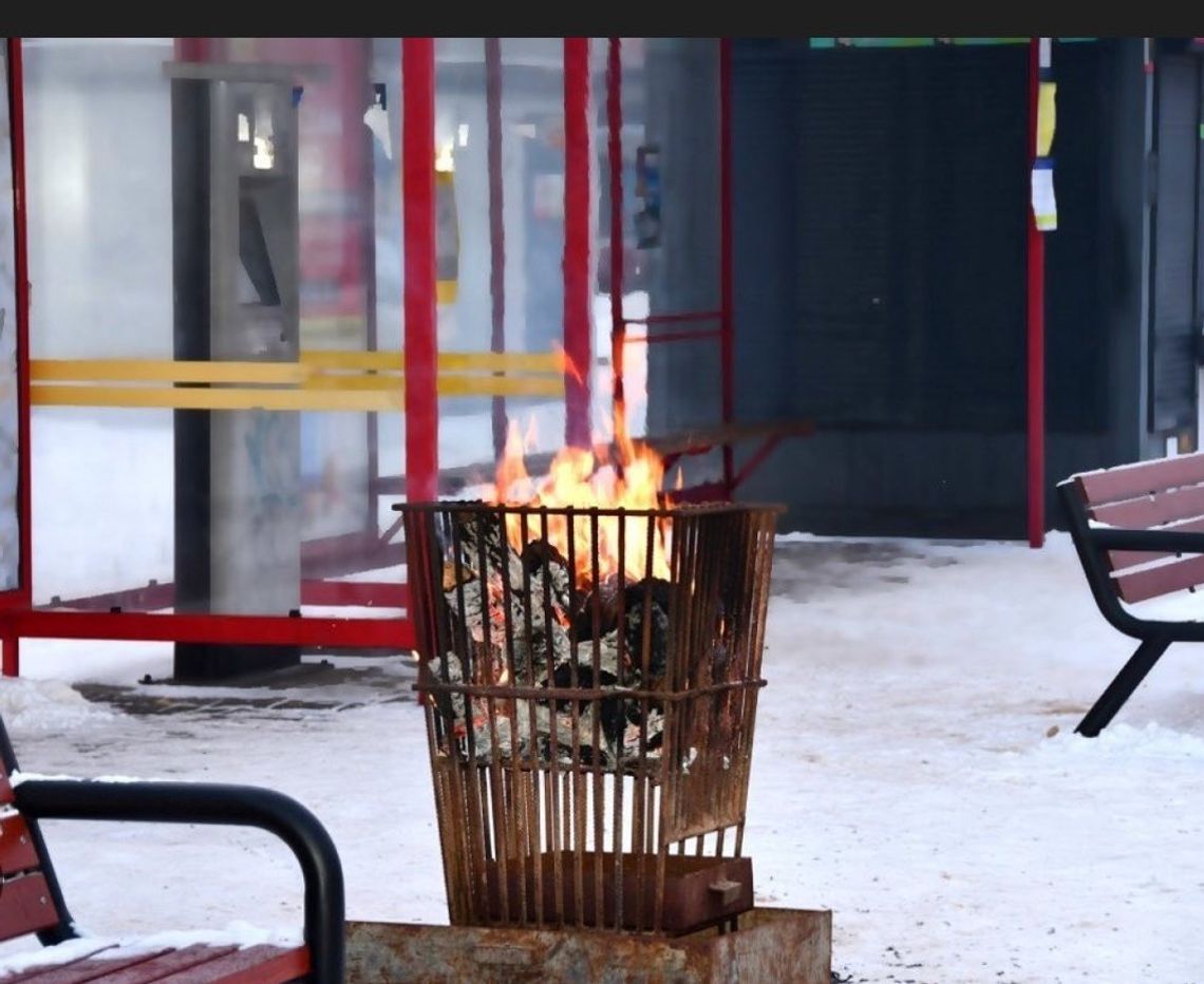 Silne mrozy w Łaskarzewie. Miasto ustawia koksowniki i wydaje ciepłe napoje Silne mrozy w Łaskarzewie. Miasto ustawia koksowniki i wydaje ciepłe napoje