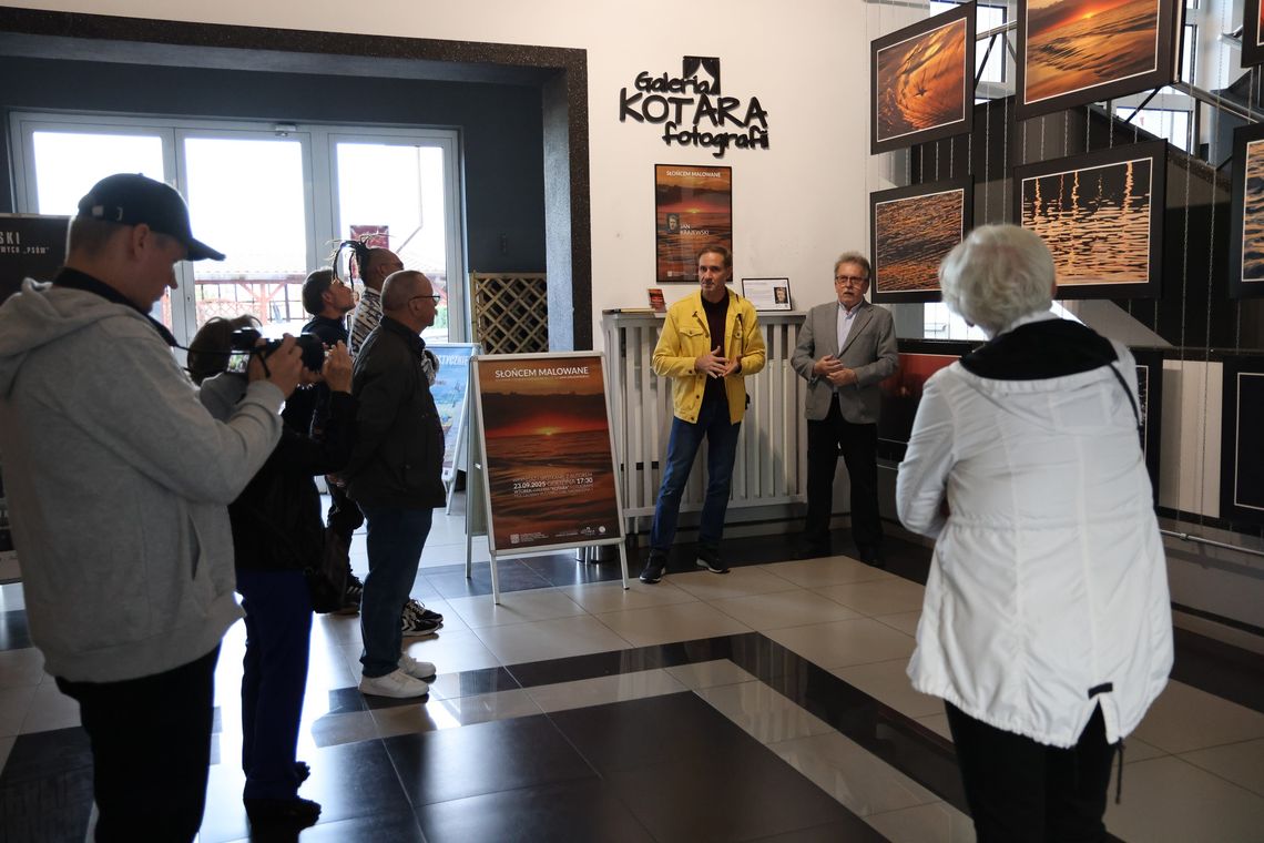 „Słońcem malowane” – zachody słońca w obiektywie księdza Jana Krajewskiego „Słońcem malowane” – zachody słońca w obiektywie księdza Jana Krajewskiego