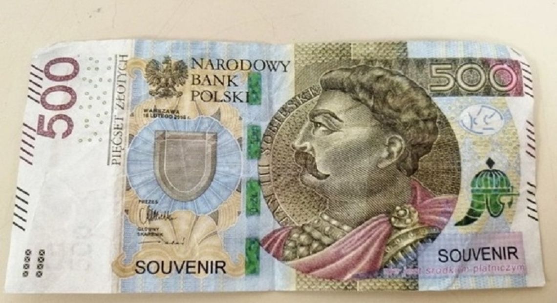 Souvenirem zapłacił za paliwo