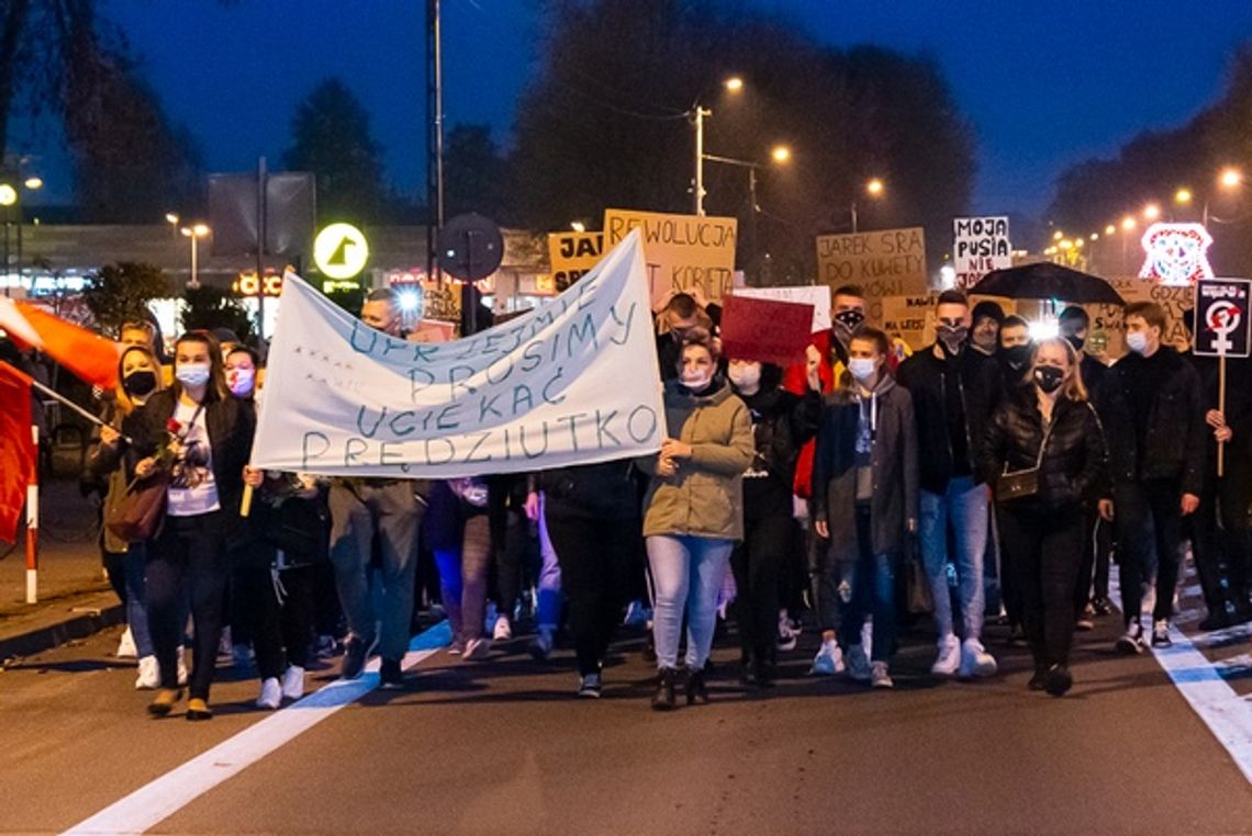 ?Spacer? odsłona druga. Kobiety i nie tylko w obronie wolności [wideo]