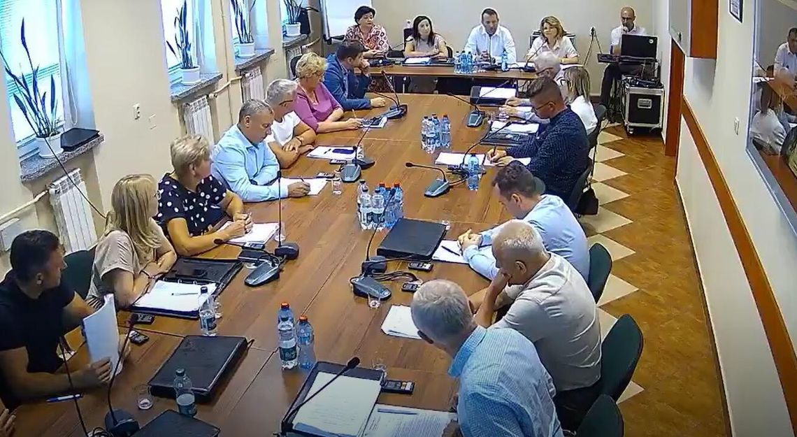 Spór o oczyszczalnię w Dąbrowie. Radny wylicza braki, wójt odpowiada i apeluje Spór o oczyszczalnię w Dąbrowie. Radny wylicza braki, wójt odpowiada i apeluje