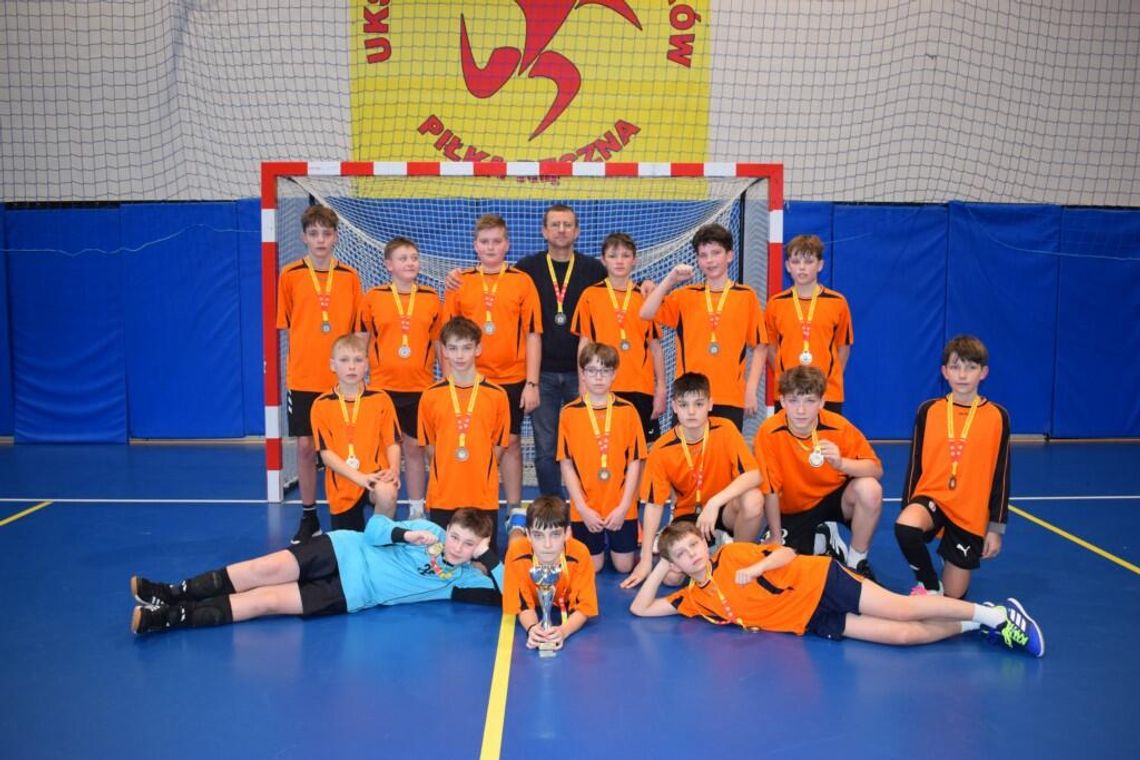 Srebrny medal piłkarzy ręcznych z Górzna na zawodach międzypowiatowych Srebrny medal piłkarzy ręcznych z Górzna na zawodach międzypowiatowych