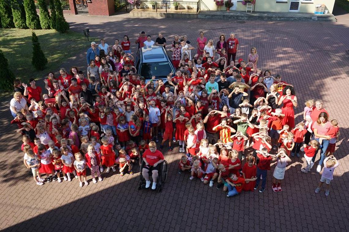 Stary Pilczyn: Szkolna społeczność wsparła Karola w Dniu Dystrofii Mięśniowej