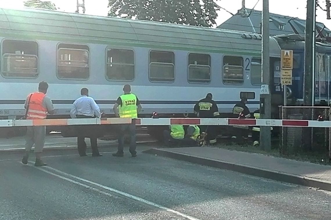 Szedł po torach w stronę pociągu. O krok od tragedii