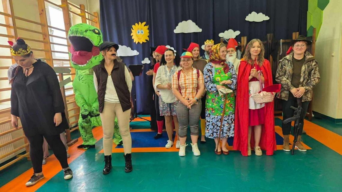 Teatr Rodziców w Woli Rębkowskiej — magia sceny i rodzinnego ciepła