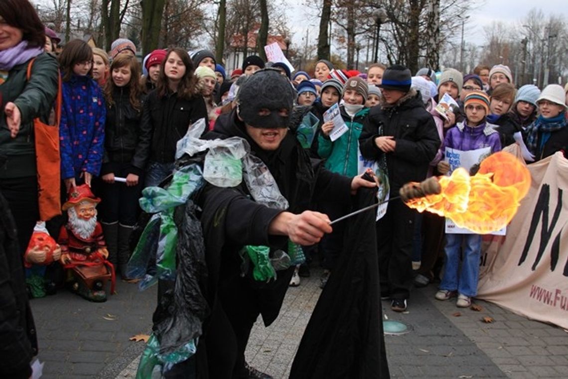 To nie krasnoludki palą śmieci