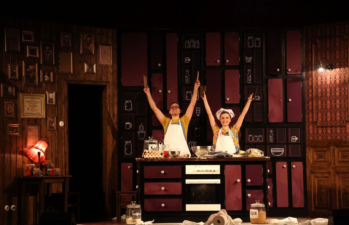 Tort wybuchł na scenie w CSiK Tort wybuchł na scenie w CSiK