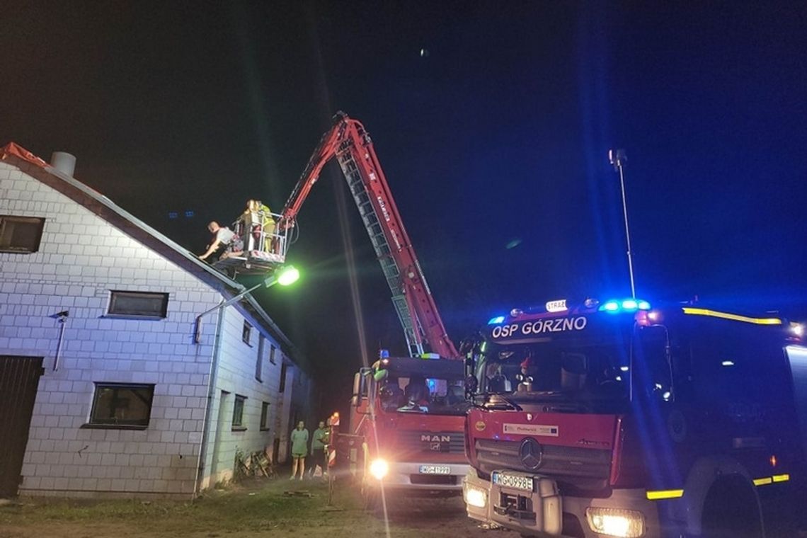 Trąba powietrzna nad powiatem. Zerwane dachy, uszkodzony dom