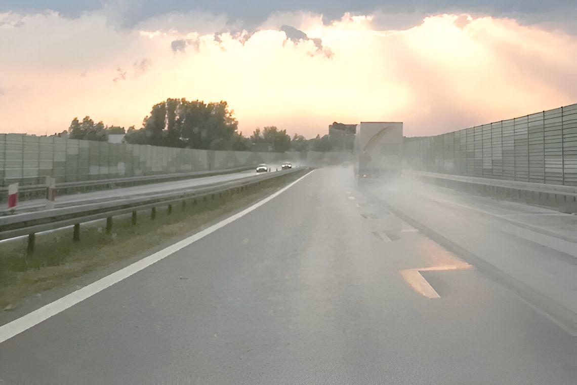 Tragiczny finał dachowania na S17. Kierowca po alkoholu, pies nie przeżył