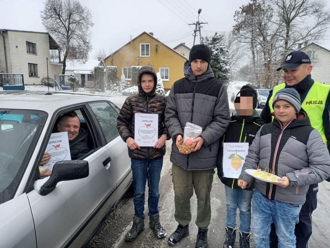 Uczniowie z Brzegów i akcja „Jabłko-cytryna”