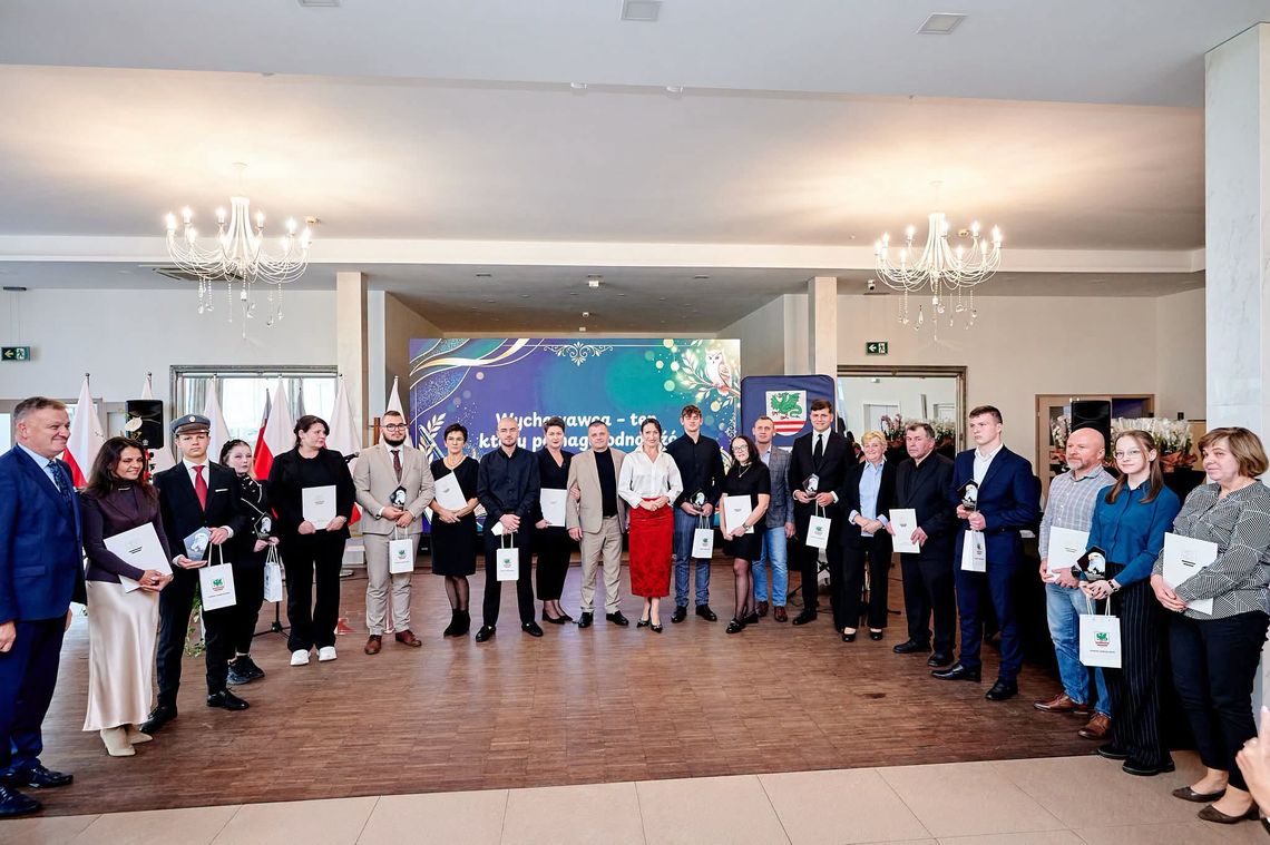 Uczniowie z powiatu garwolińskiego z sukcesami w ogólnopolskich olimpiadach i konkursach Uczniowie z powiatu garwolińskiego z sukcesami w ogólnopolskich olimpiadach i konkursach