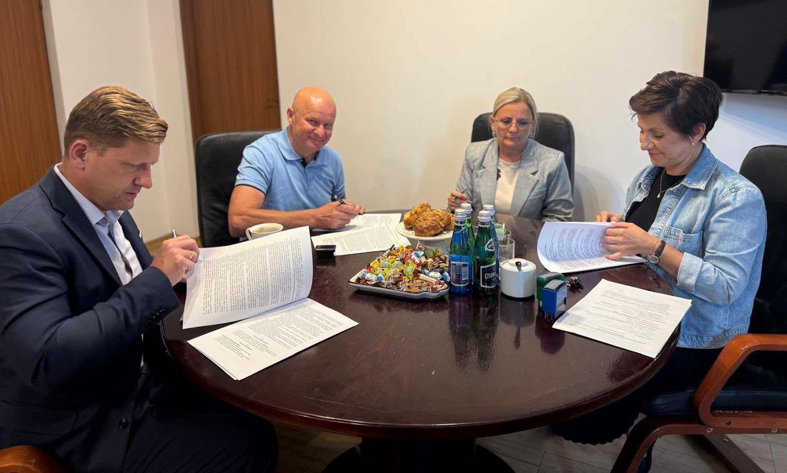 Umowa podpisana. Bajka w Łaskarzewie przejdzie metamorfozę Umowa podpisana. Bajka w Łaskarzewie przejdzie metamorfozę