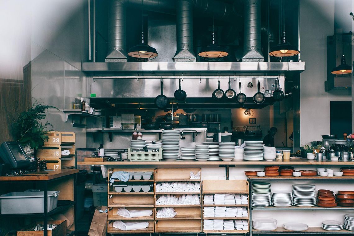 Urządzenia gastronomiczne a bezpieczeństwo pracy personelu – na co zwrócić uwagę przy zakupie? Urządzenia gastronomiczne a bezpieczeństwo pracy personelu – na co zwrócić uwagę przy zakupie?
