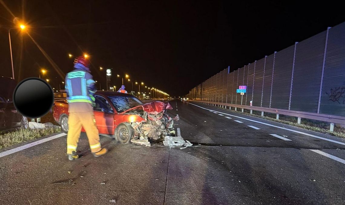 W nocy uderzył w bariery S17 W nocy uderzył w bariery S17