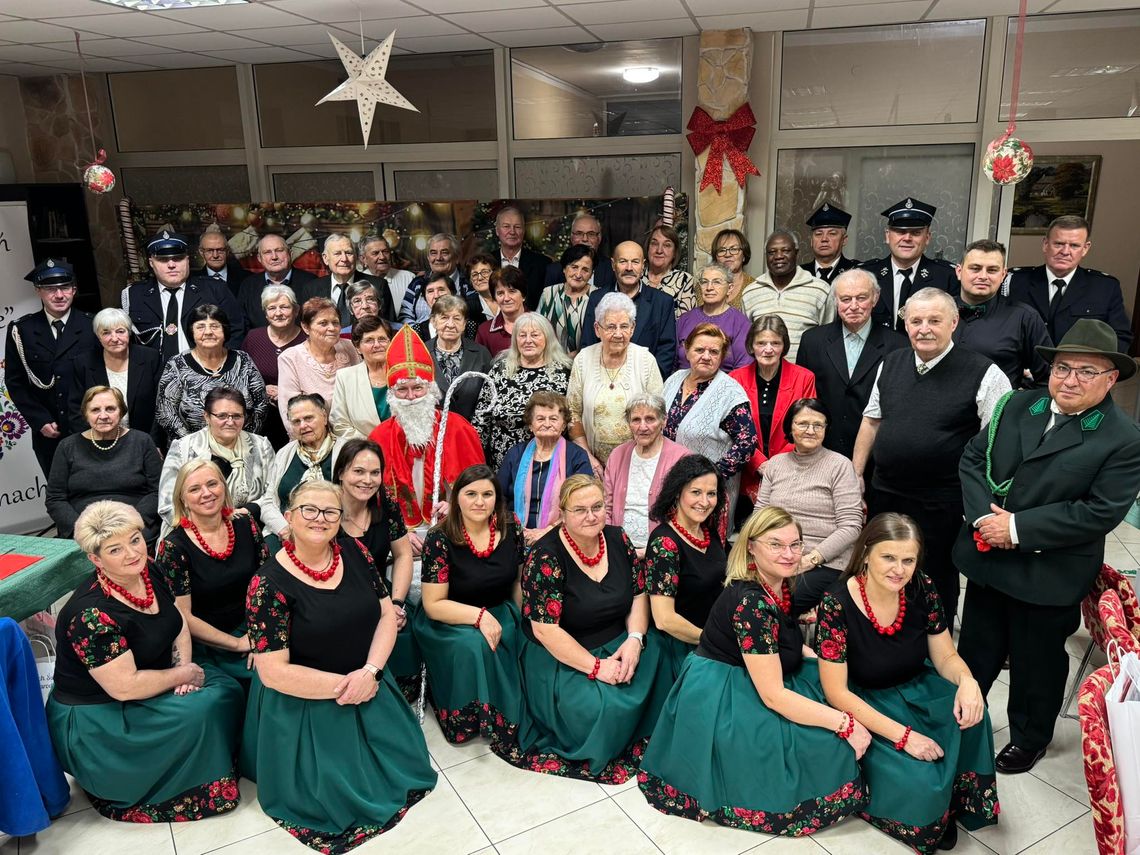 Wigilia dla Jaźwińskich seniorów – uroczyste zakończenie cyklu „Danie Wspólnych Chwil z Fundacją Biedronki” Wigilia dla Jaźwińskich seniorów – uroczyste zakończenie cyklu „Danie Wspólnych Chwil z Fundacją Biedronki”